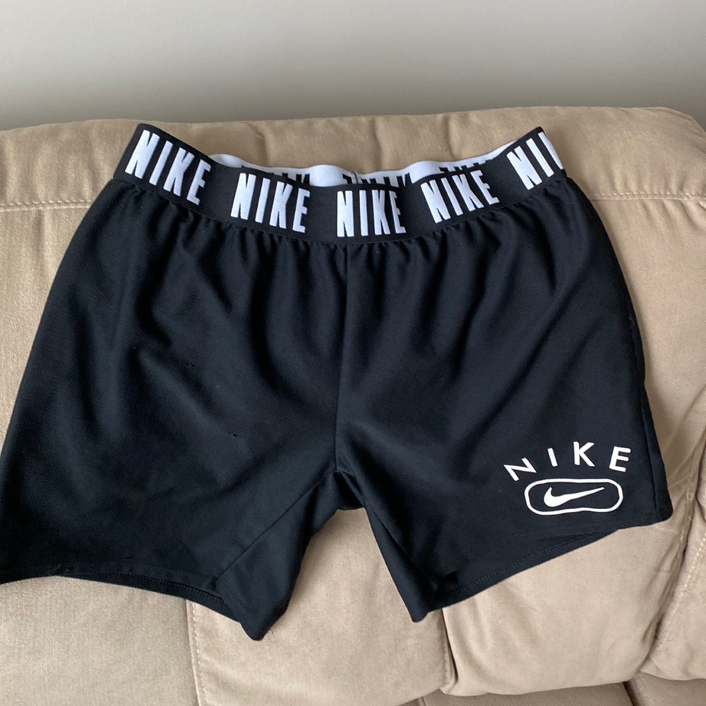 Girls Nike athletic shorts size XL